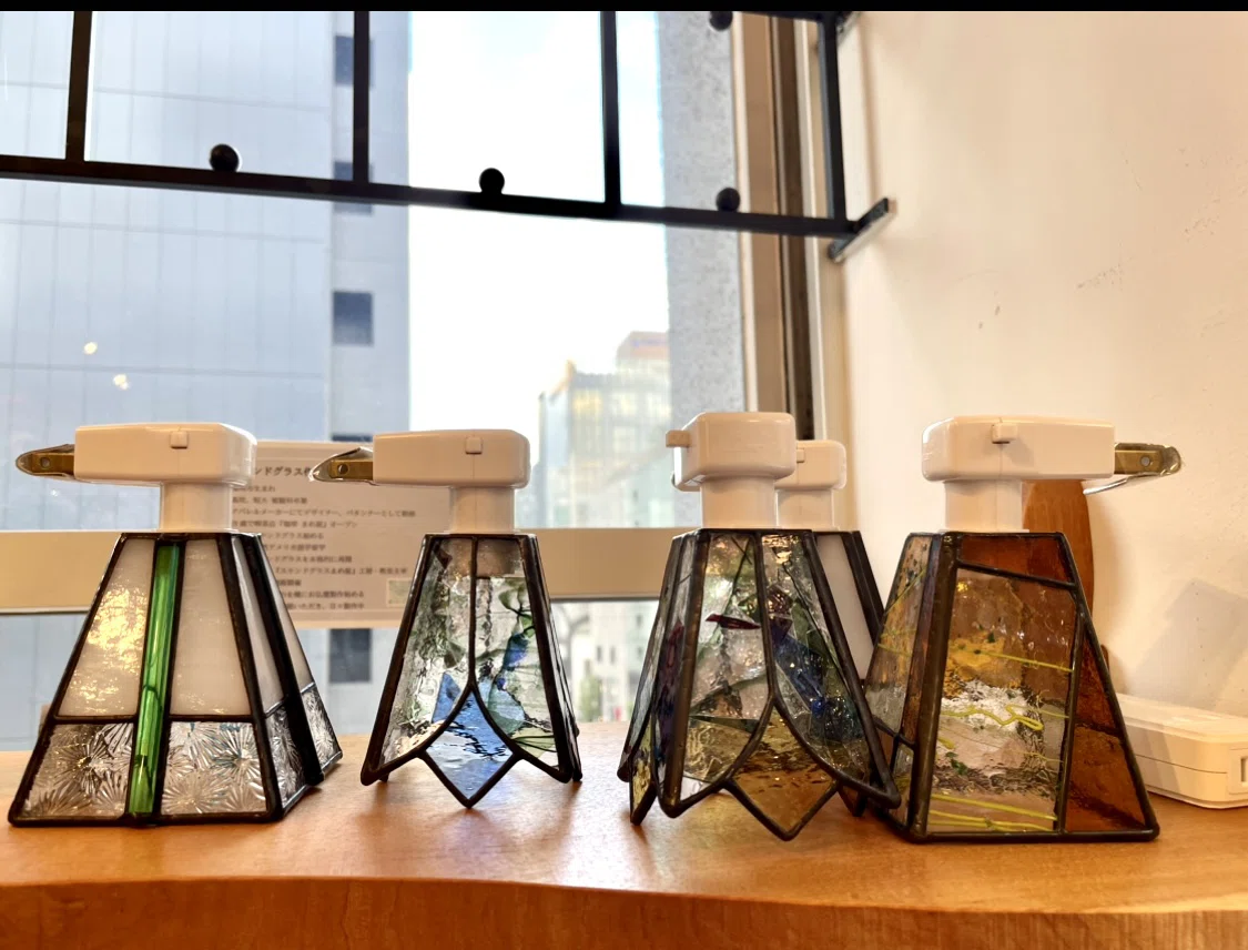 かとうまめこクリスマスステンドグラス展示・銀座・教文館エインカレム
