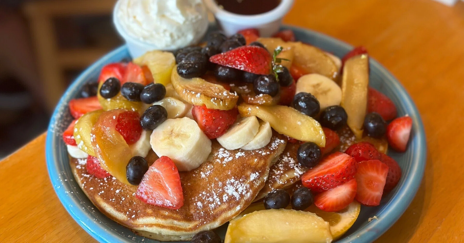 カフェカイラ】ホノルル パンケーキはフルーツ全部のせで食べるべし