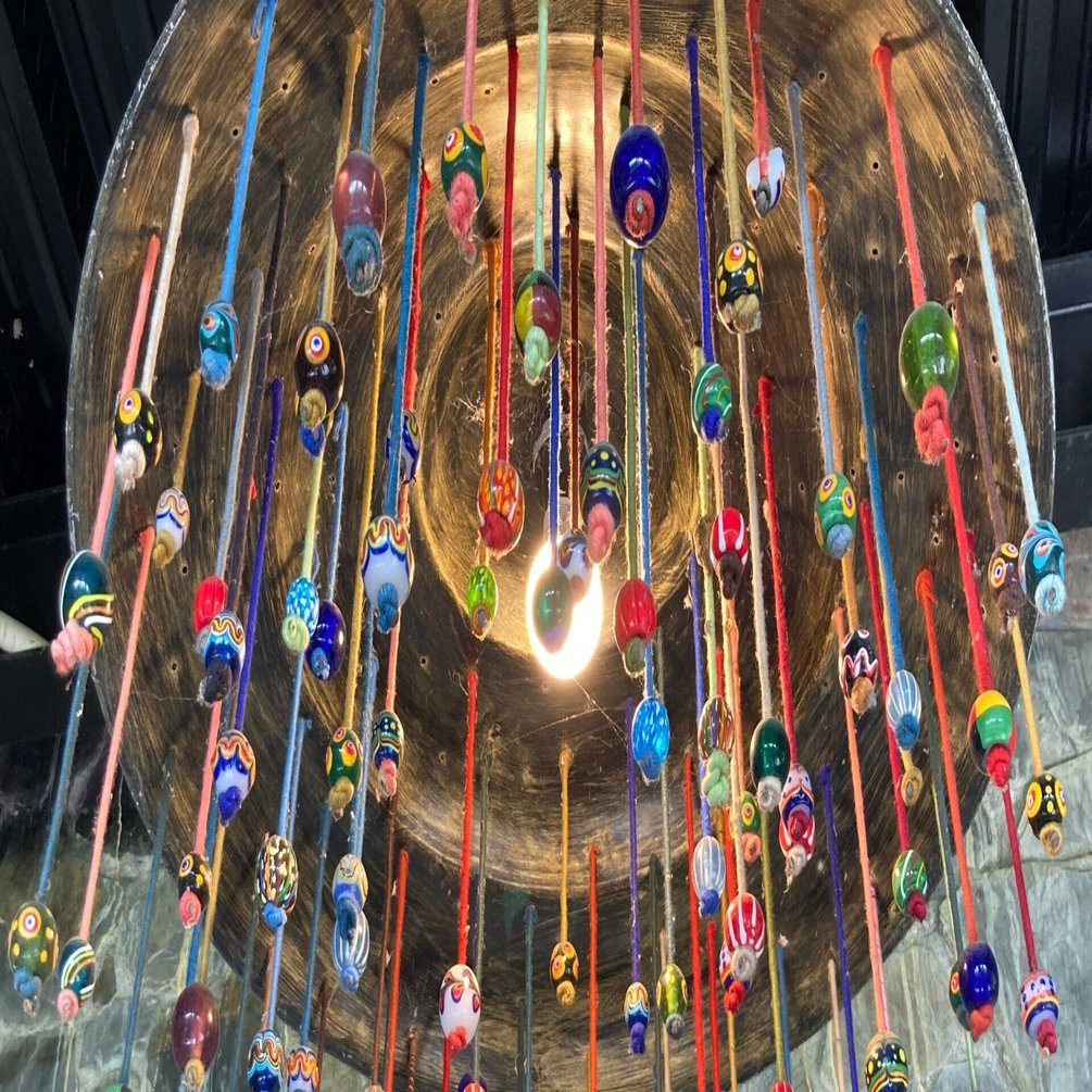 映画「海角七号」で世に広まったパイワン族の“トンボ玉づくり”を体験