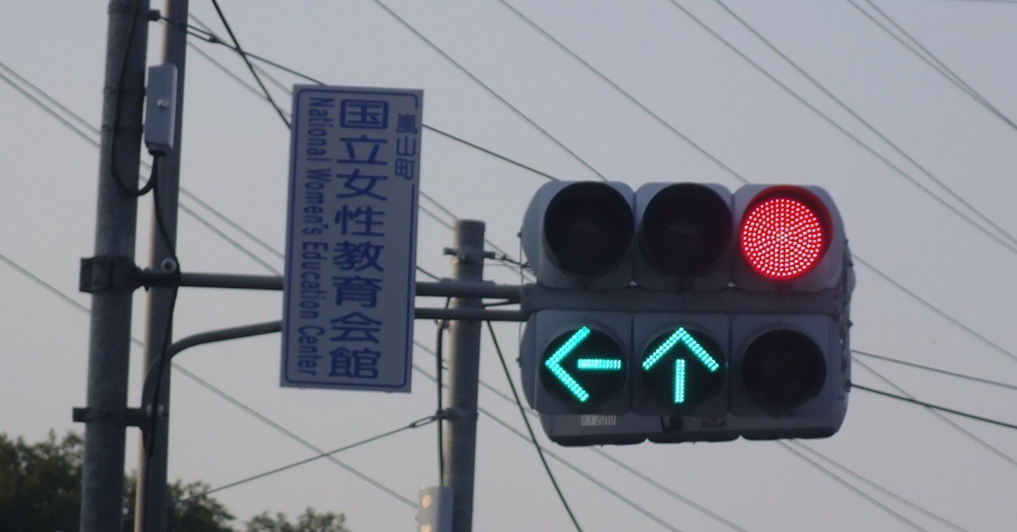 比企郡嵐山町菅谷にある小糸DK2＋京三VSD矢印灯｜光山祐弥の信号機紹介