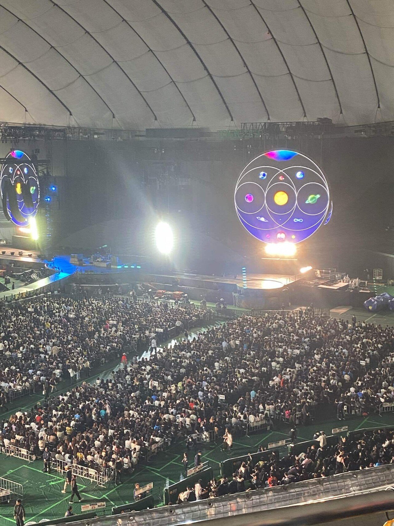 コールドプレイ来日公演 MUSIC OF THE SPHERES WORLD TOUR WITH