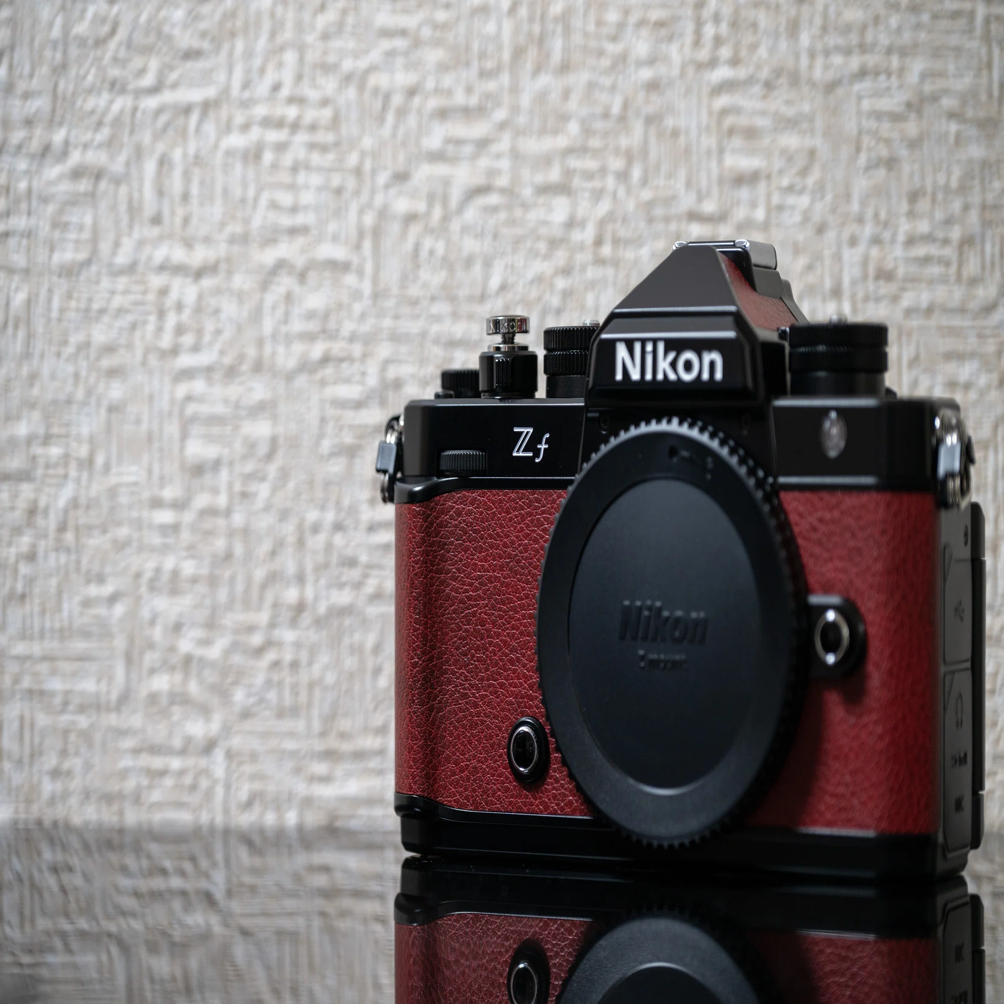 待ちに待ったNikon Zfボルドーレッドがようやく手元に届きました 