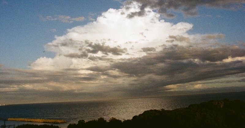 夏の終わりの空とハーフのフィルムカメラ。【KYOCERA SAMURAI X4.0】