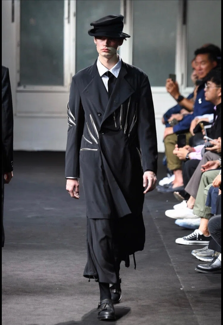 Yohji Yamamoto】（ヨウジヤマモト）歴史ある、日本のモード界最高の 