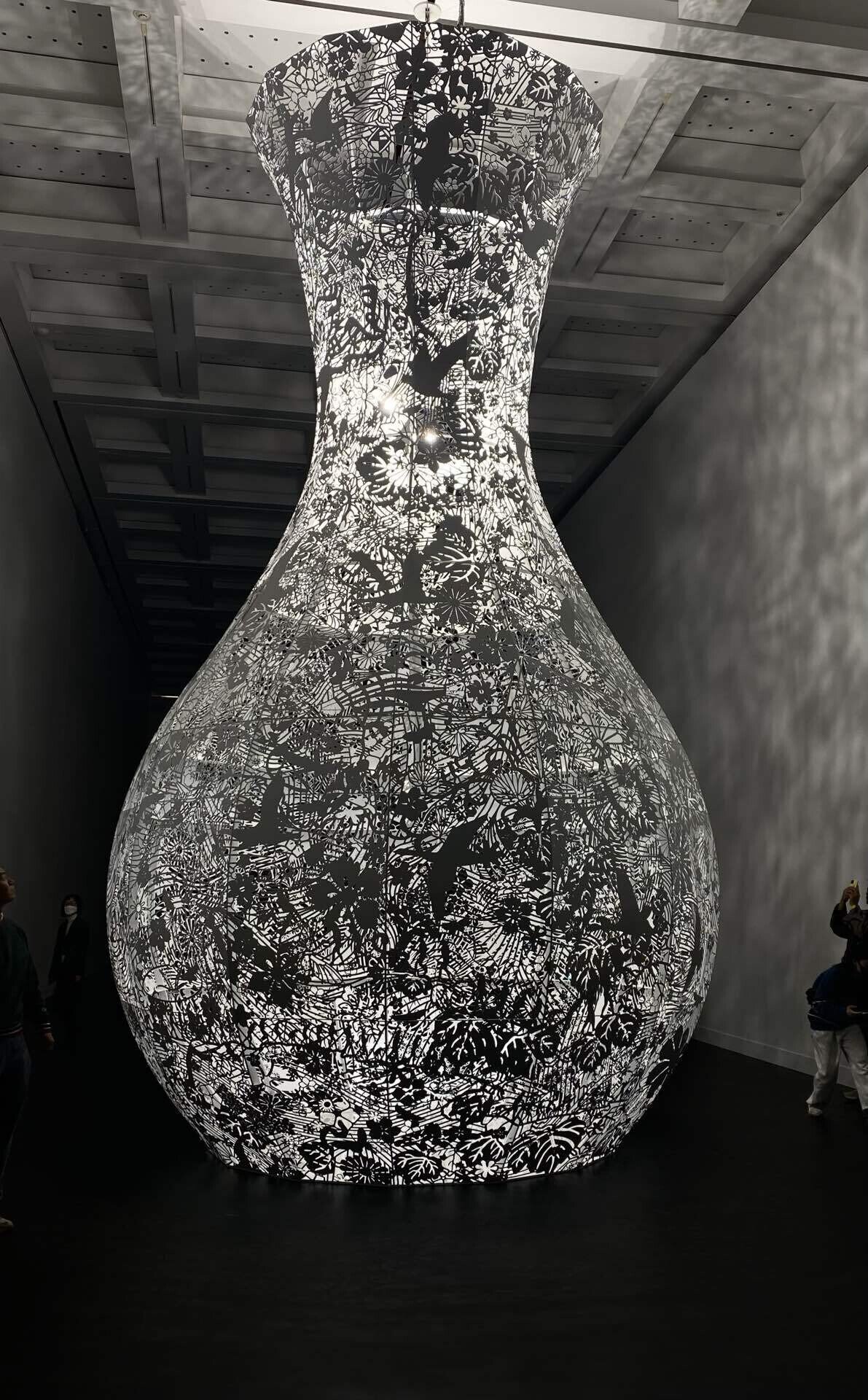 己もひとつのパーツ】真空のゆらぎ 大巻伸嗣 国立新美術館｜薪