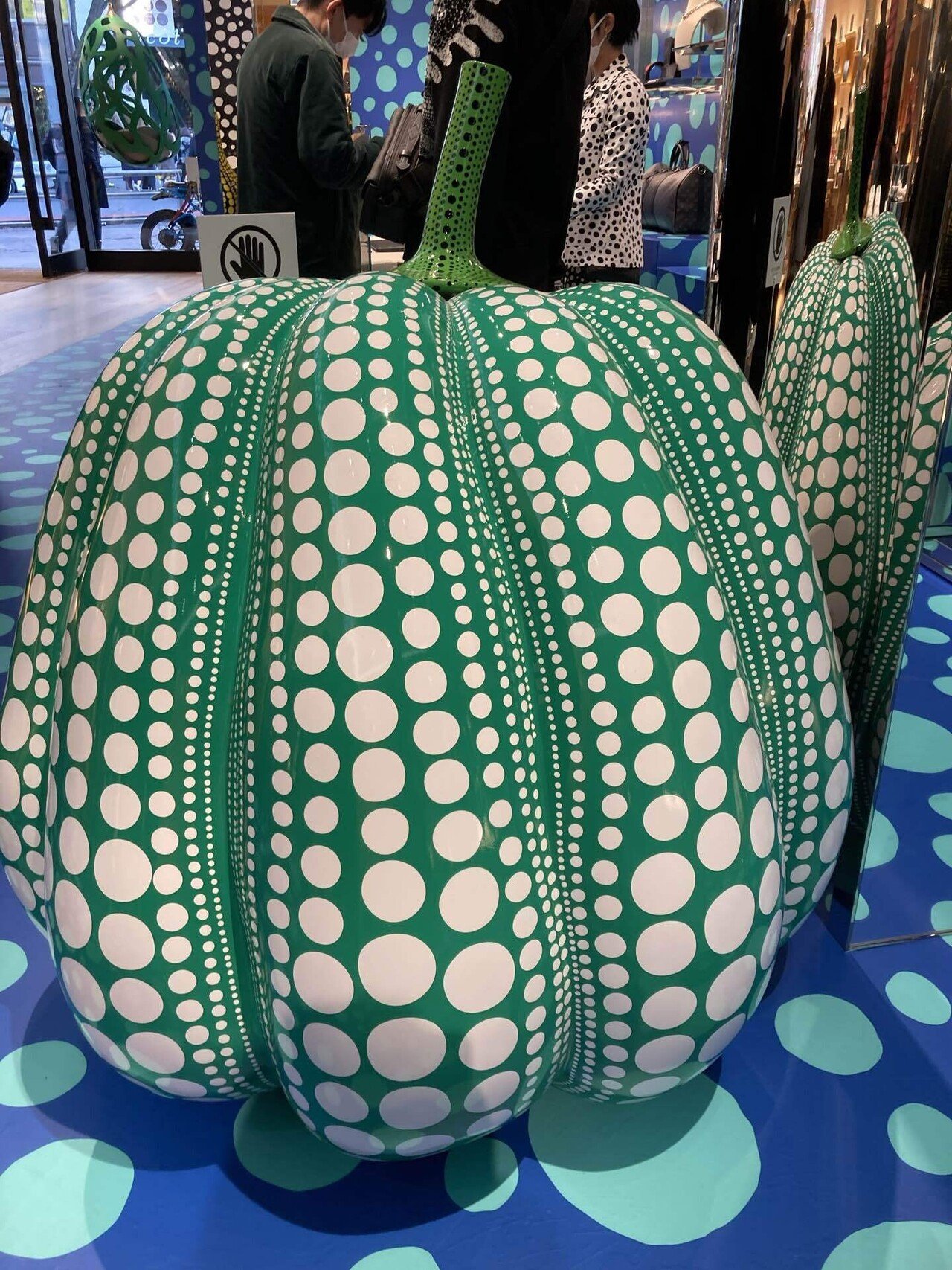 ❗️タグ付き　最安値　日々値下げ❗️ヴィトン 草間彌生 かぼちゃ 限定モノグラム 楽天市場】≪ 新品 ≫ ルイヴィトン 草間彌生 コラボ LV × YK ジッピー