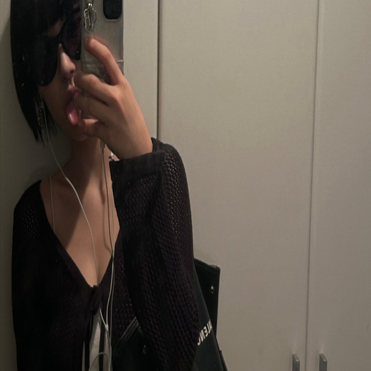 伝統的なスキンヘッドの女の子の散髪