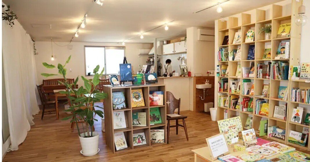 初めて行った！絵本カフェ。｜旬