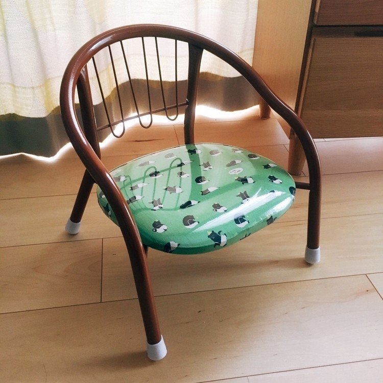 ‪オーダーで頼んでた豆椅子が届きました。お仕事で作った布を使って。これはいい記念になった😊‬
息子が使うもの、あれこれイラストで関わりたい笑