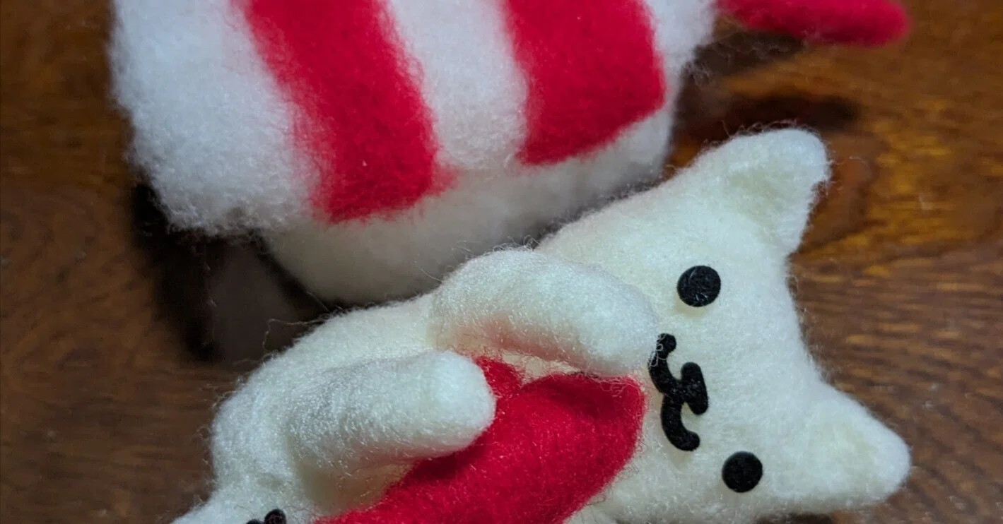 2人のルイ=^・ω・^=ニードルフェルトでねこあつめのしろねこさんを作っ