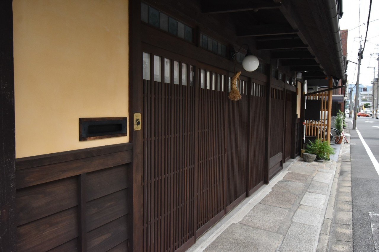 町屋の格子でその家の職業がわかる 京町屋にみられる建築的特徴とは 海部登生 届け屋さん Note