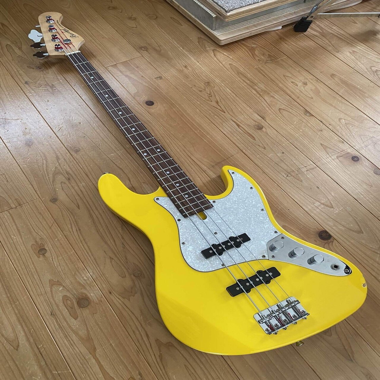 エレキベースのペグ破損修理 Bacchus Universe Series BJB-1｜せいのじ