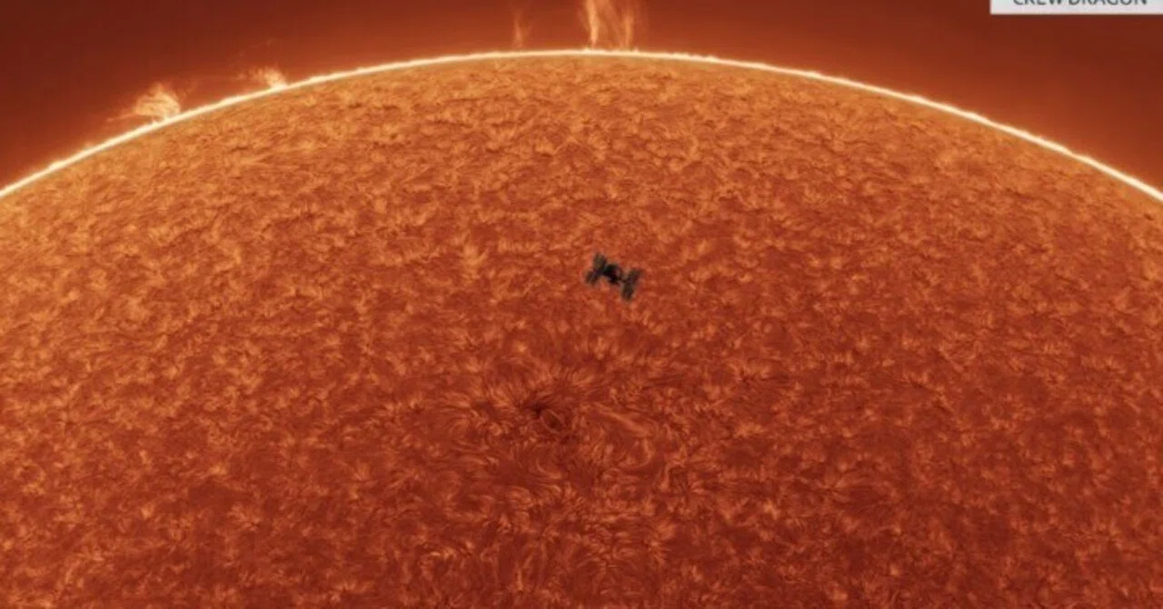 【Astronomy Picture of the Day】Space Station, Solar Prominences, Sun,11. ...
