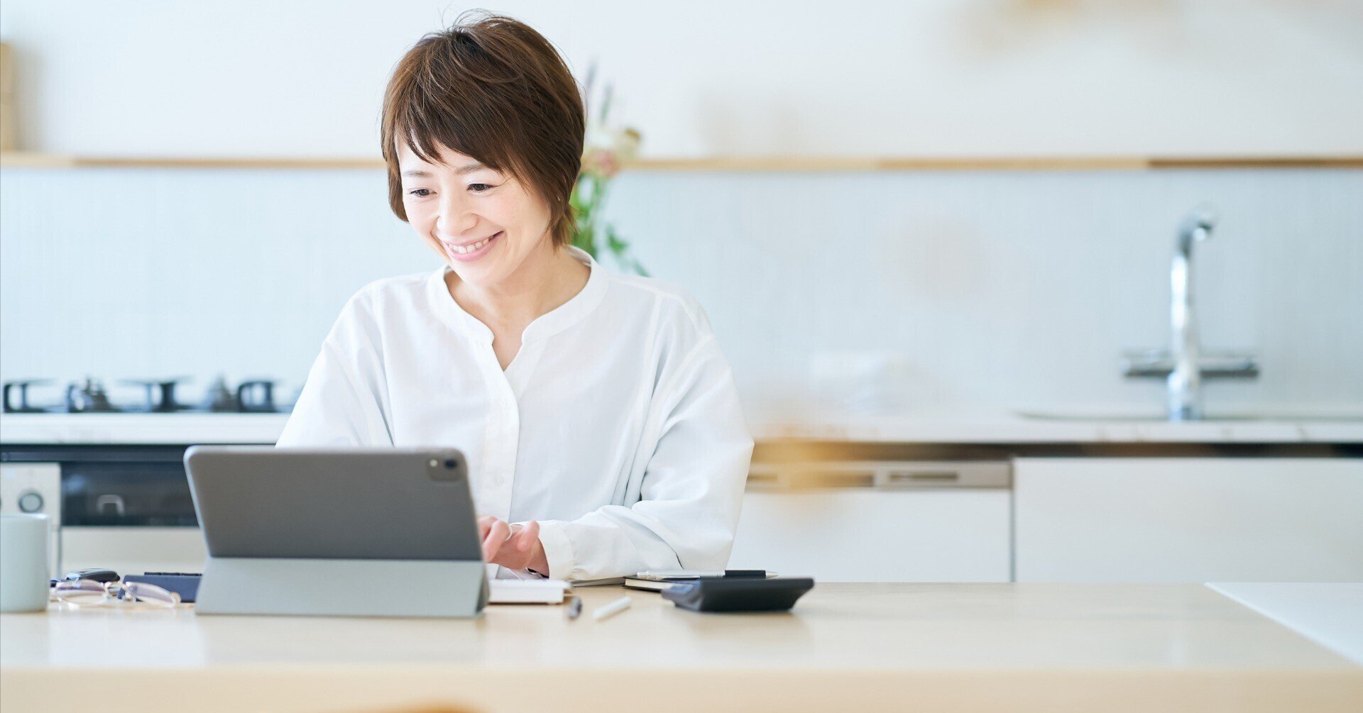 不倫熟女事務員 Amazon.co.jp: 素人わけあり熟女生中出し れん46才 [DVD] : れん ...