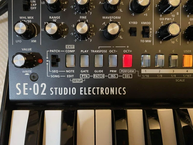 正統派のフリした変態アナログモノシンセ Roland SE-02｜しがらみ