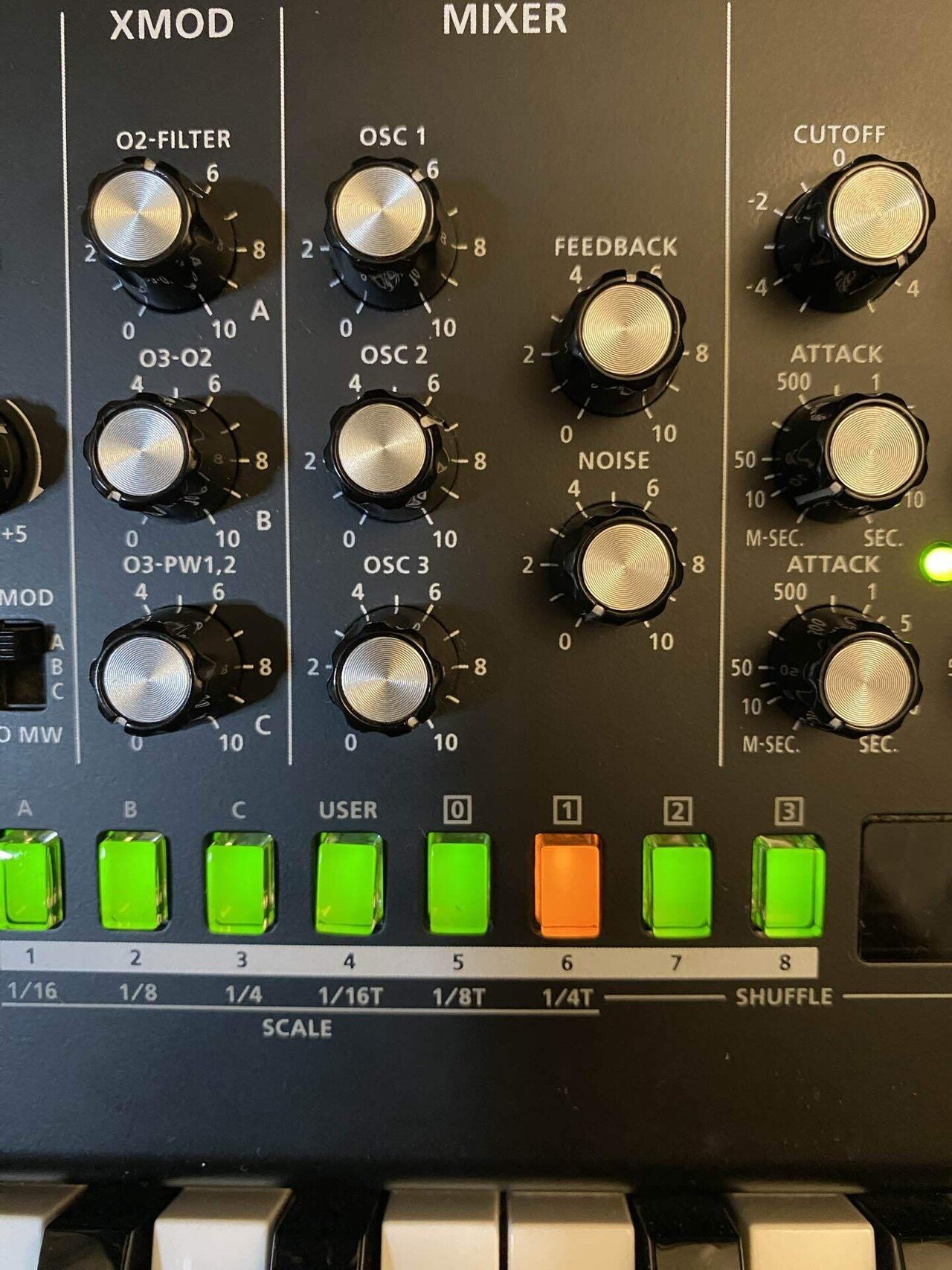 正統派のフリした変態アナログモノシンセ Roland SE-02|しがらみ 正統派のフリした変態アナログモノシンセ Roland SE-02|しがらみ