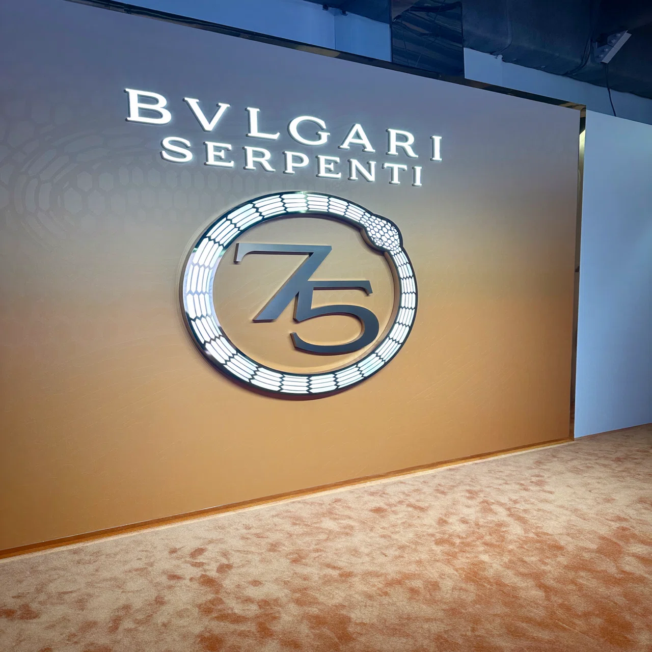 華麗なるディテール：「BULGARI SERPENTI 75」展が紡ぐ高級腕時計の