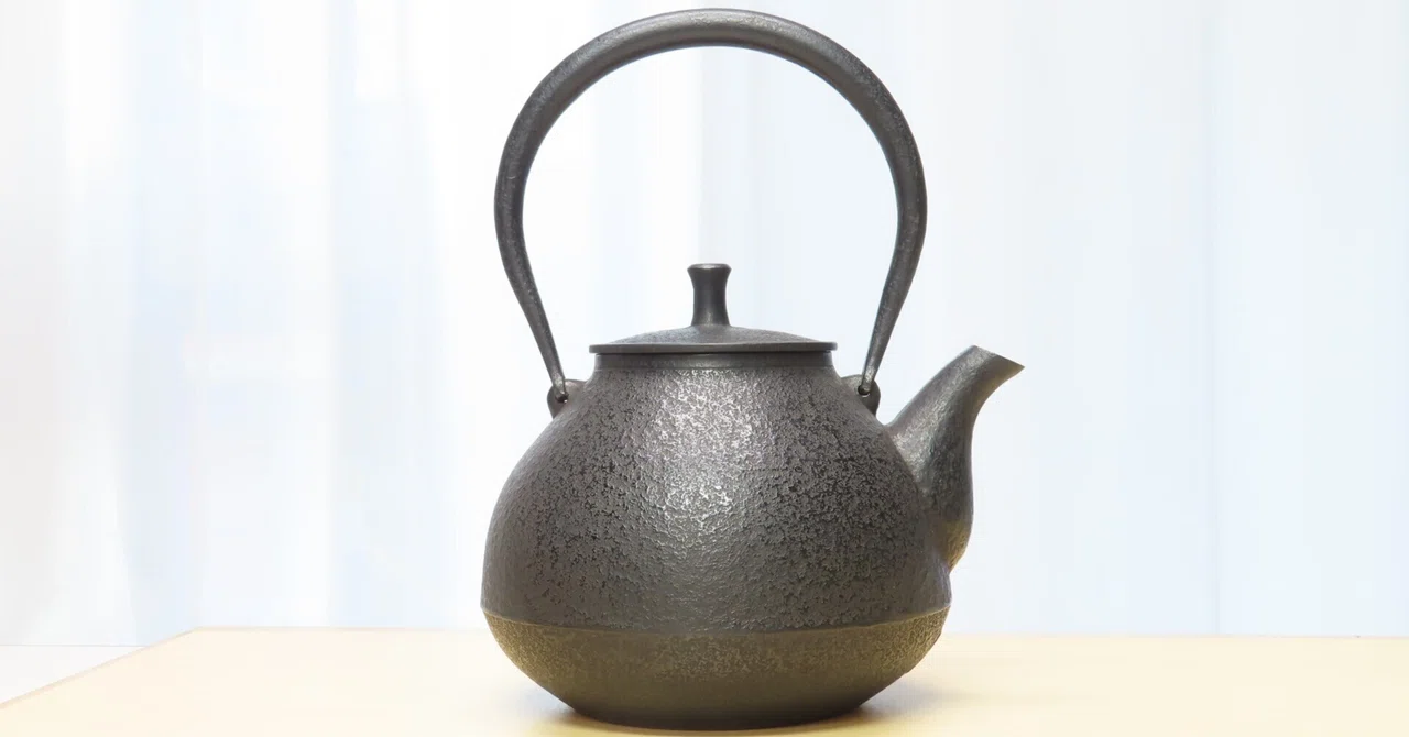 紅蓮堂・葛巻元さん作の新しい鉄瓶です｜南部鉄器の専門店 Shinwadenki