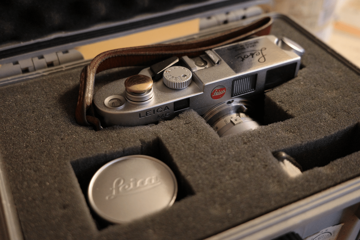 Leica M6 プラスチックケース　と　箱 Amazon | Funper Leica Leica M6 MP 専用 ブルタイプ 本革