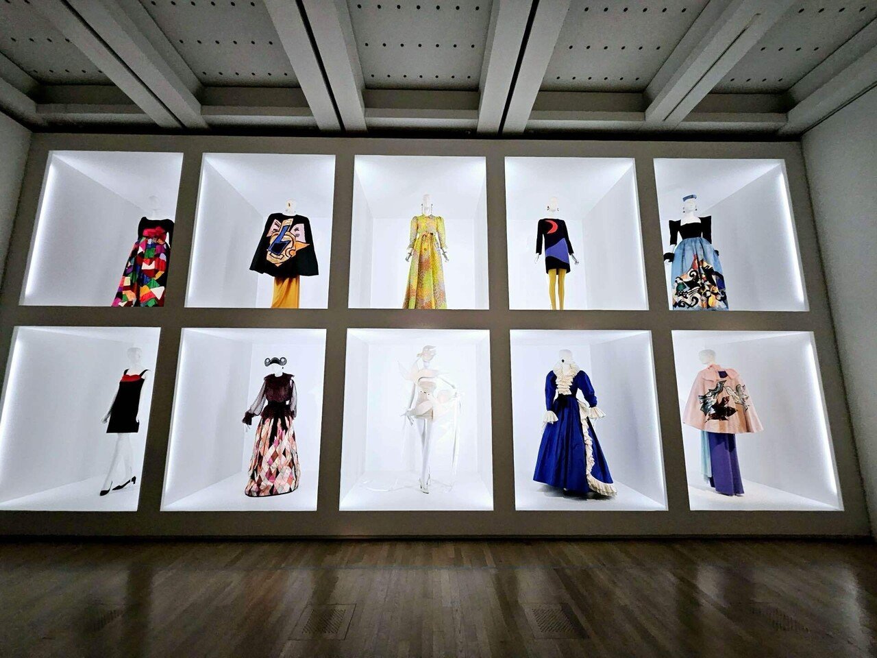 イヴ・サンローラン展』とモンドリアン・ルック｜nyalra