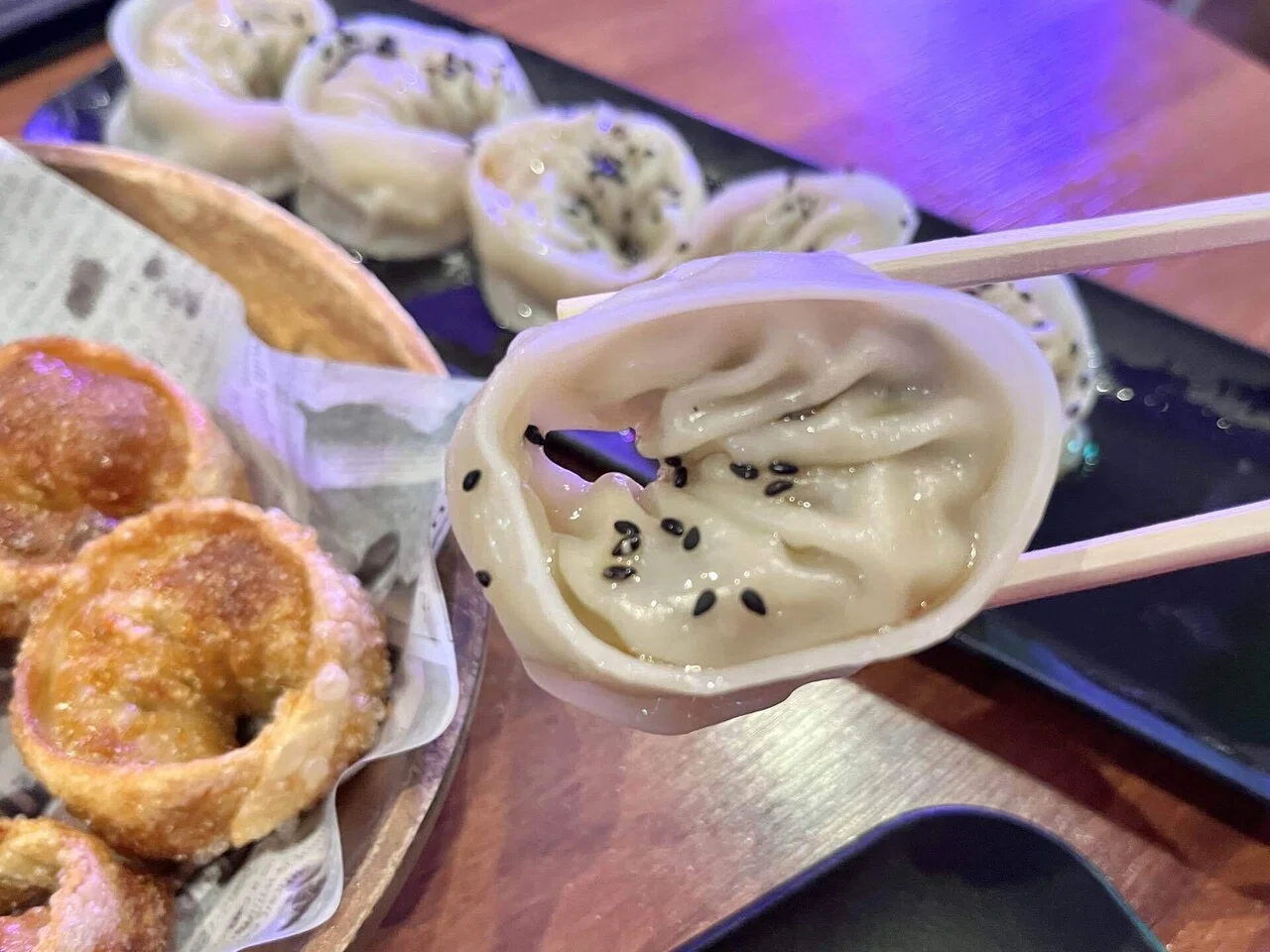 韓国の人気チキンチェーン店で食べる餃子。────NENE CHICKEN