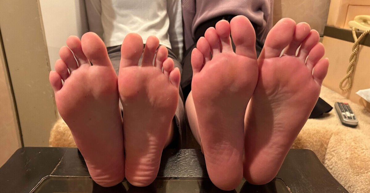 長身　女王様 高身長美女2人組と手足の比較。174cm＆170cm｜比較ライフ