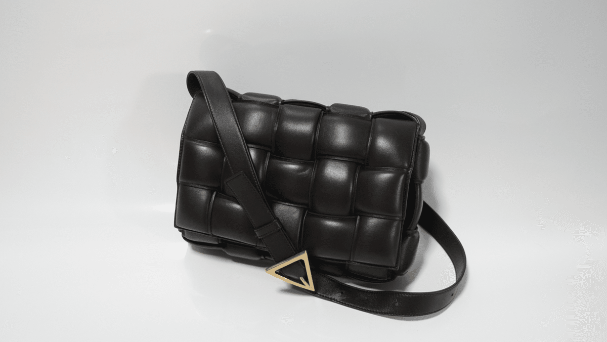 BOTTEGA VENETA パデッドカセットをメンズが使って徹底解説！｜Real