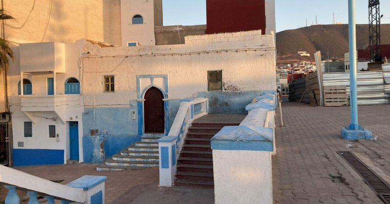 知らずに訪れたモロッコの青と白の町がまたいい感じでした(2023年11月23日)