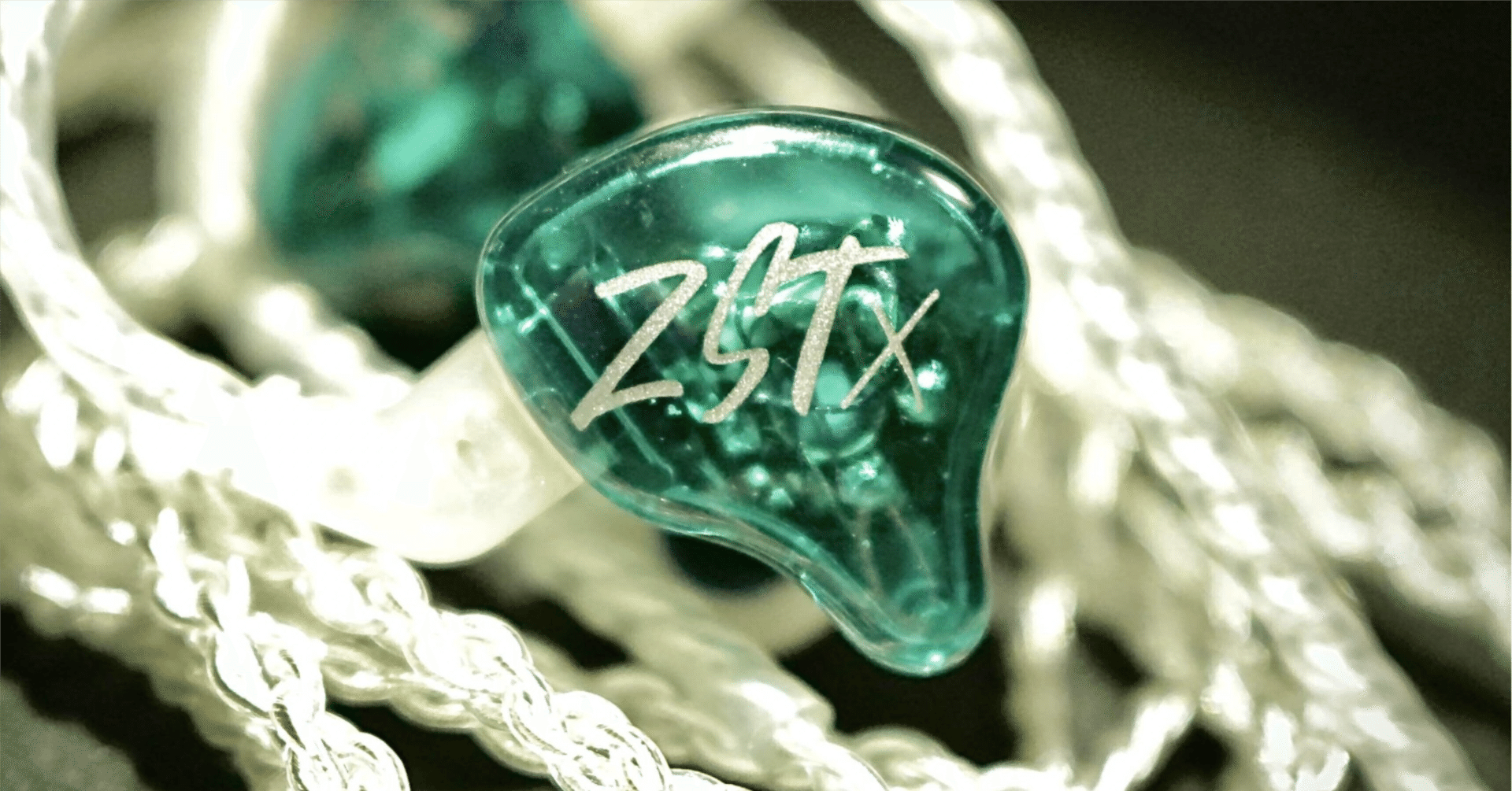 中華イヤホン 良質な最高峰のニュートラルサウンドを低価格で実現。パッケージ