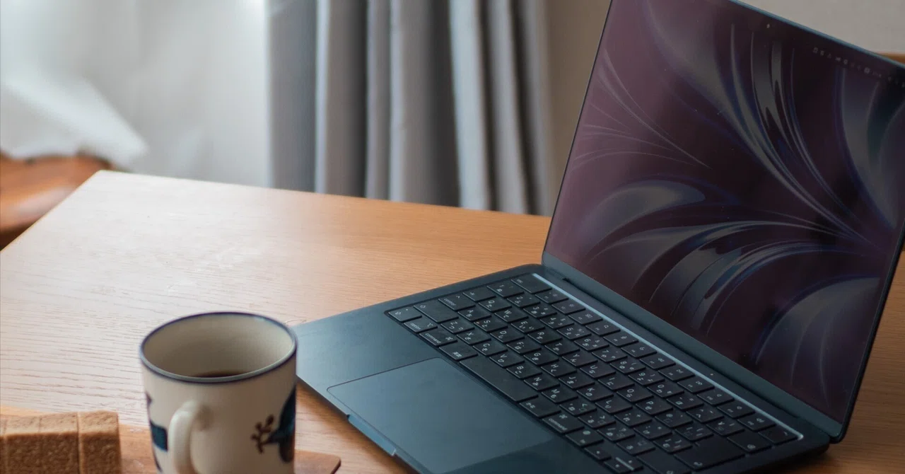 M2 MacBook Air ミッドナイトが大好き|にたり M2 MacBook Air ミッドナイトが大好き|にたり