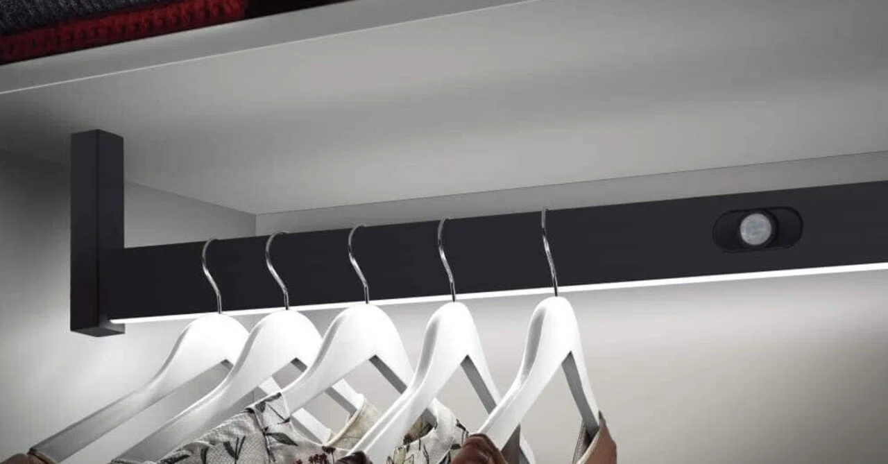 72 スガツネ LED-WARDROBE-Q-BL-600 LEDハンガーパイプ クローゼット内をスタイリッシュに明るく照らします。スガツネ工業LED