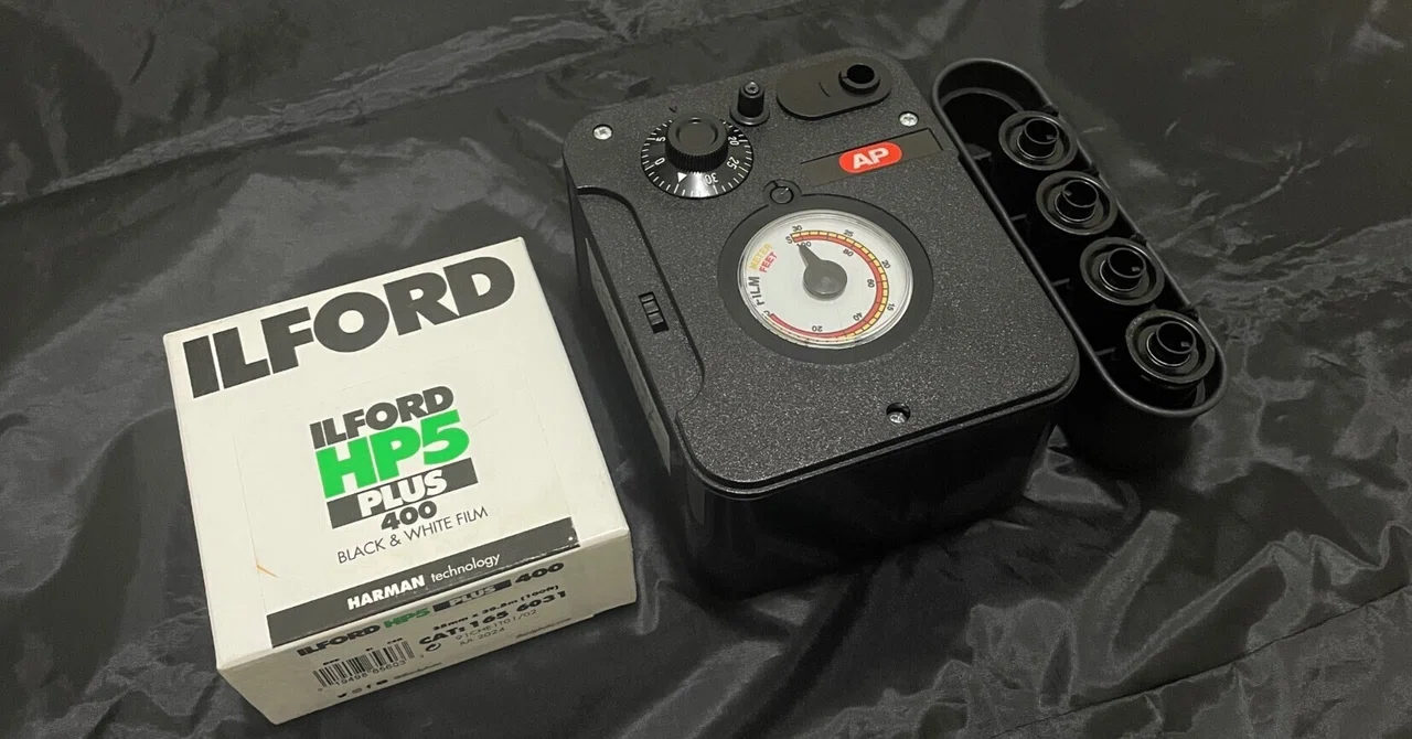 ILFORD HP5+長巻フィルムをフィルムローダーに装填する｜MOJA MOJA