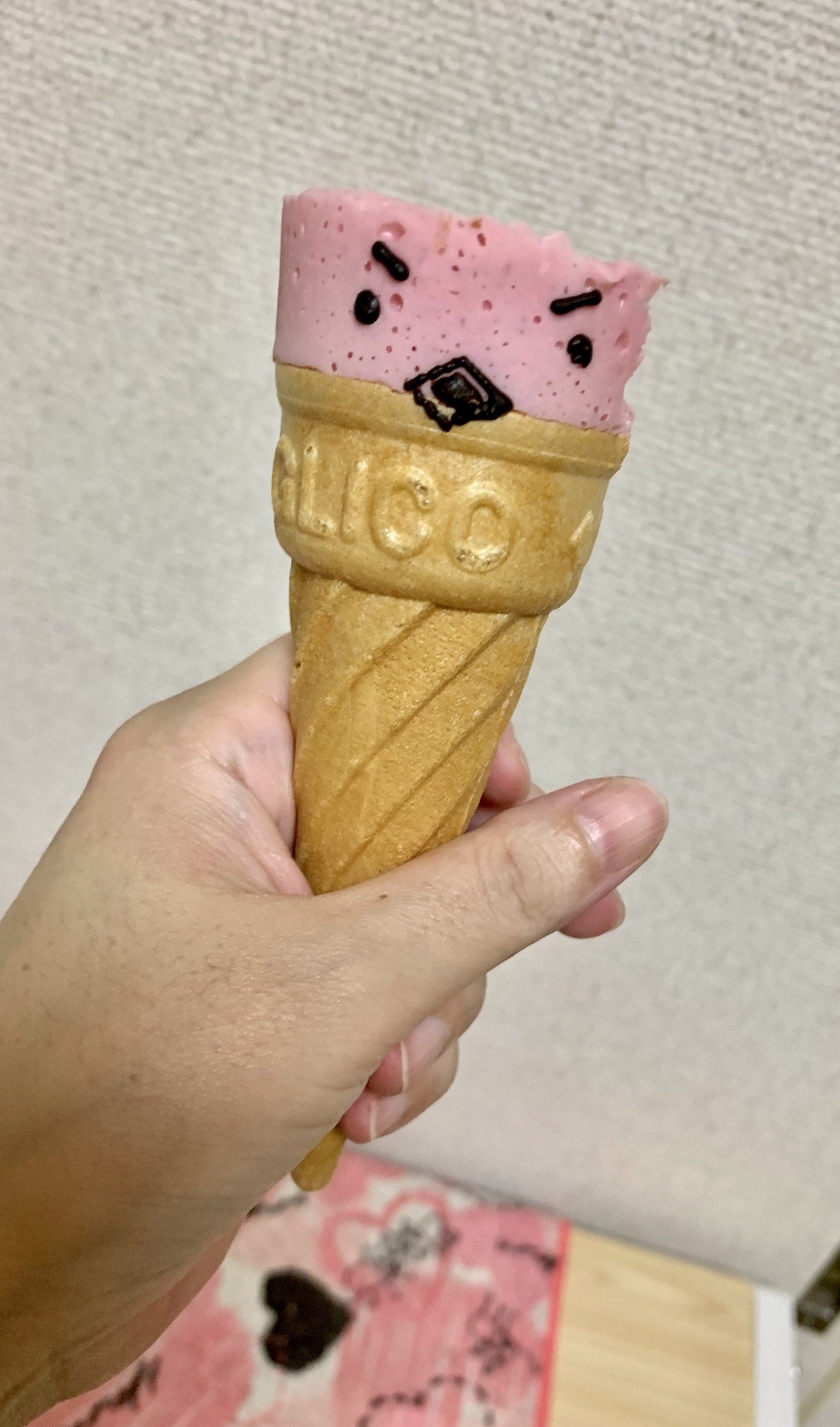 カプリコ食べてたら顔が描いてあって驚いた Www めこたん 漫画 イラスト Note