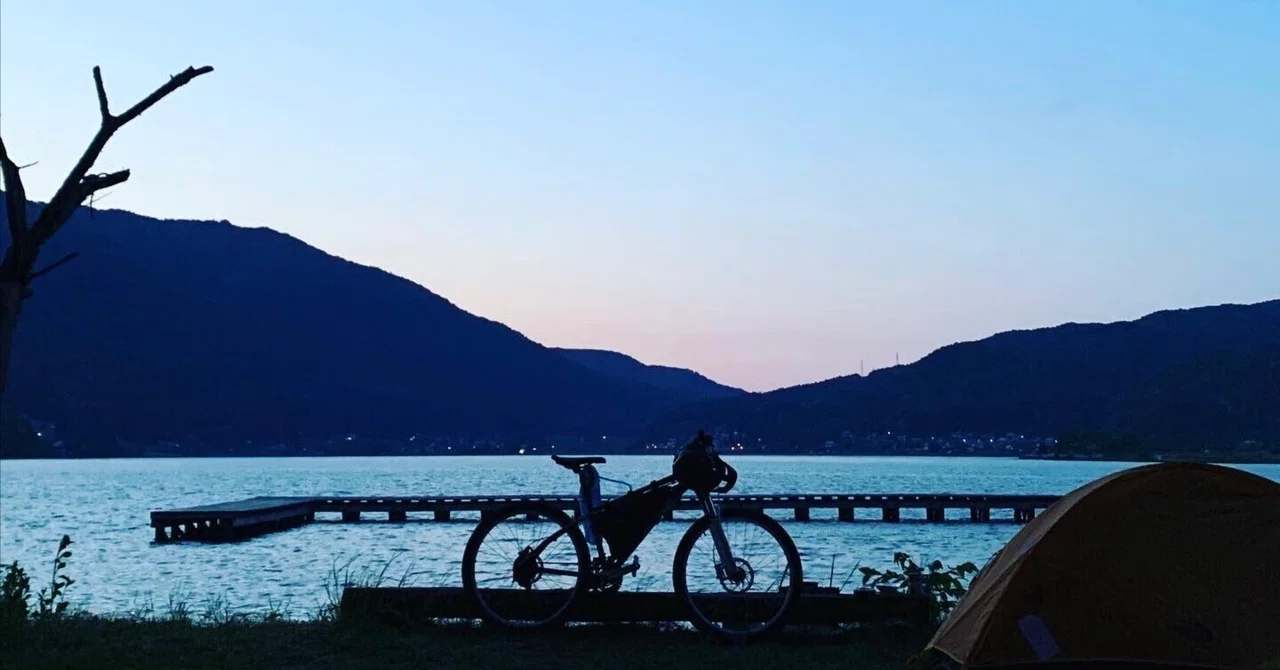 Bike and Camp | バイクパッキングで湖畔キャンプ｜PEBLWEAR