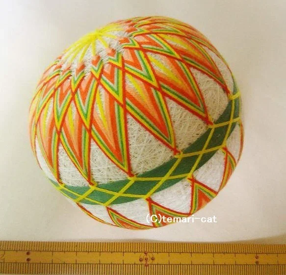 11 手まり「基本の菊1」中央が開いたタイプの作り方｜てまり-ねこ