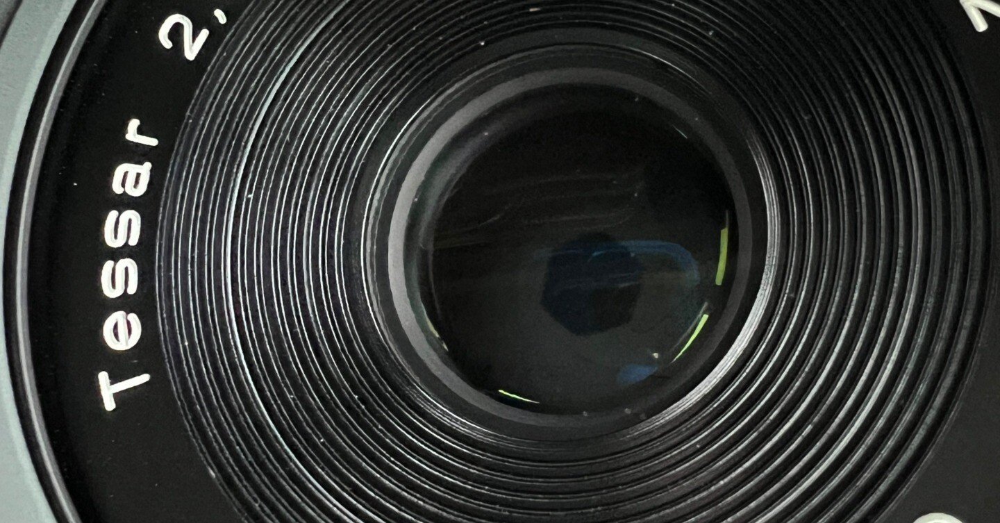 vol.235 Tessar T* 45mmF2.8｜緋色のHiro（写真を撮る人）