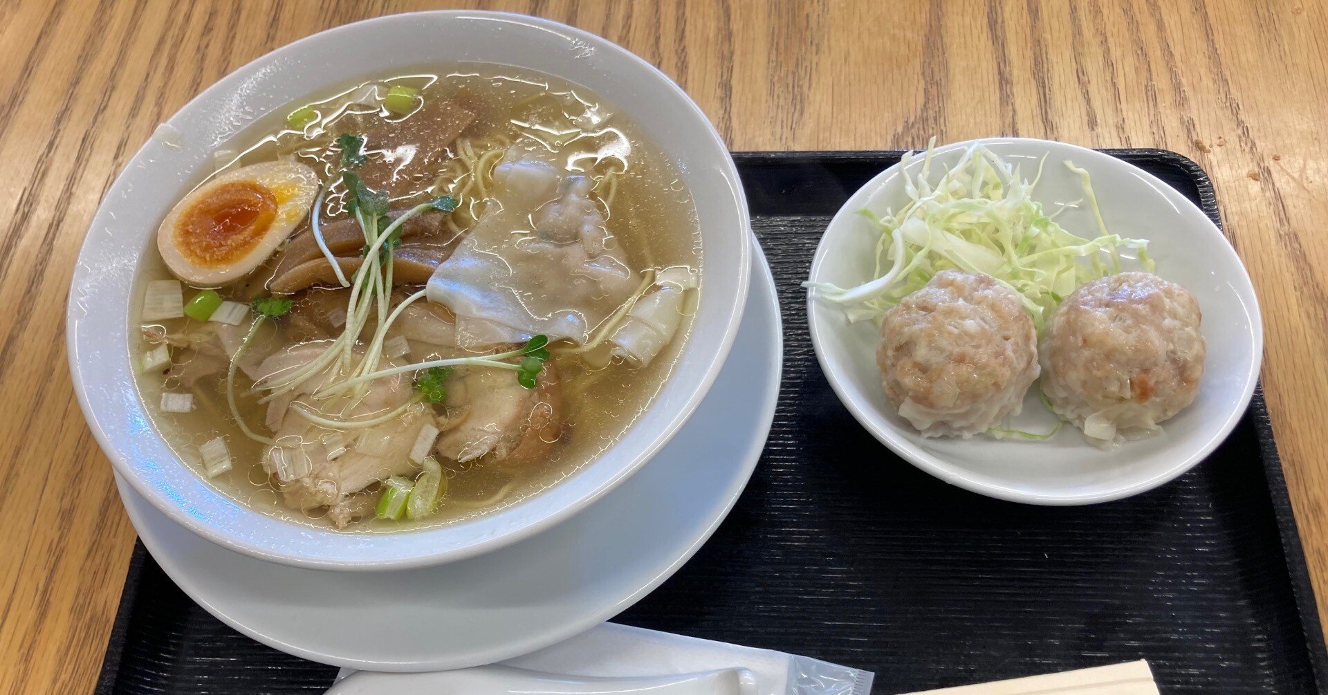 老いも若きも世界各国の男女の笑顔が集う築地のフードコート