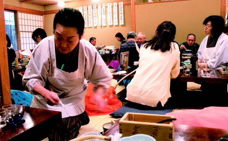 秋田産ドジョウが浅草老舗で評判 土の香りのするすっきりした味わい 童謡 どじょっこ ふなっこ 誕生の農村から 雪国トゥデイ Note