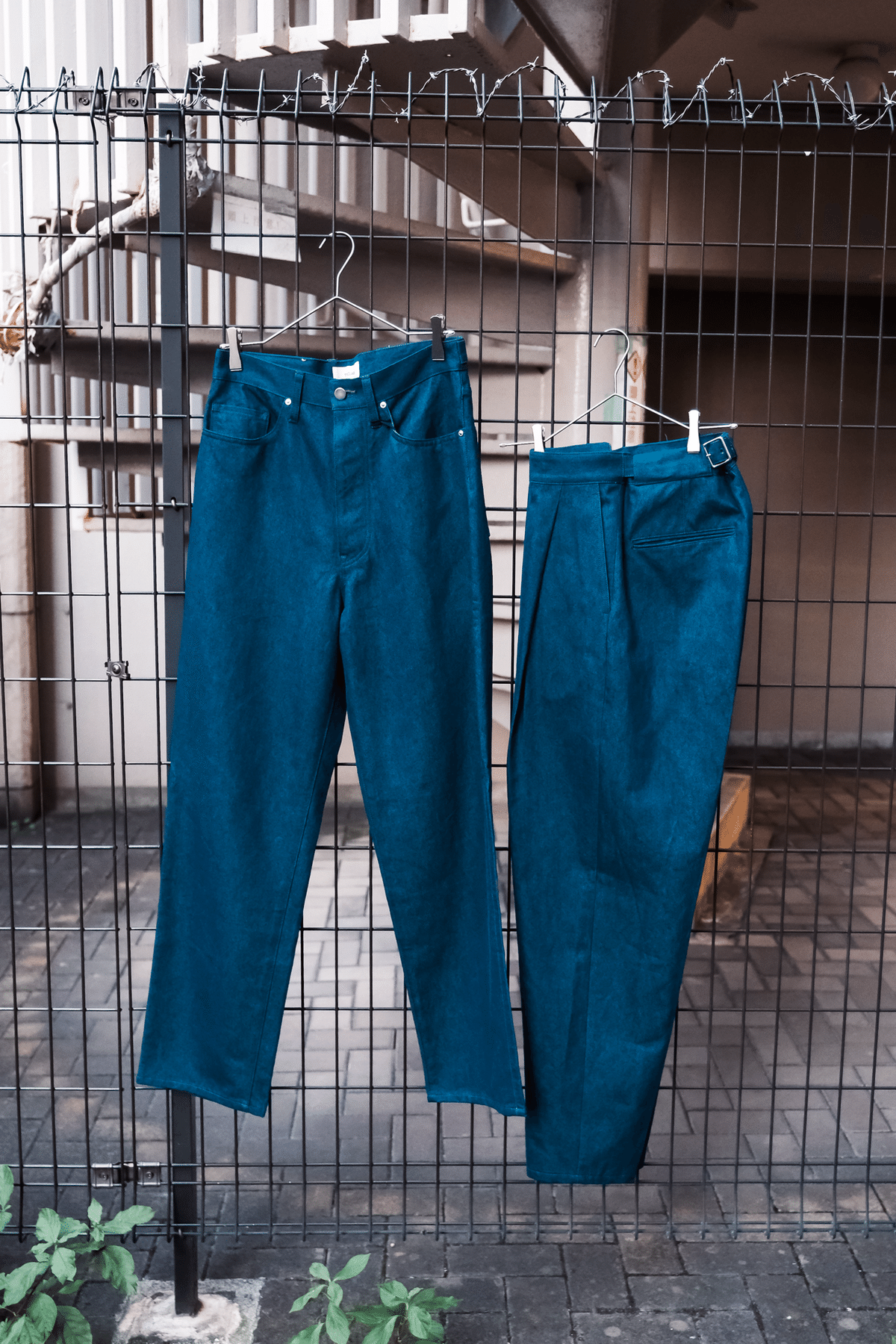 22ss 良品 The CLASIK バック ベルト トラウザーズ パンツ 44 22ss 良品 The CLASIK バック ベルト トラウザーズ パンツ 44