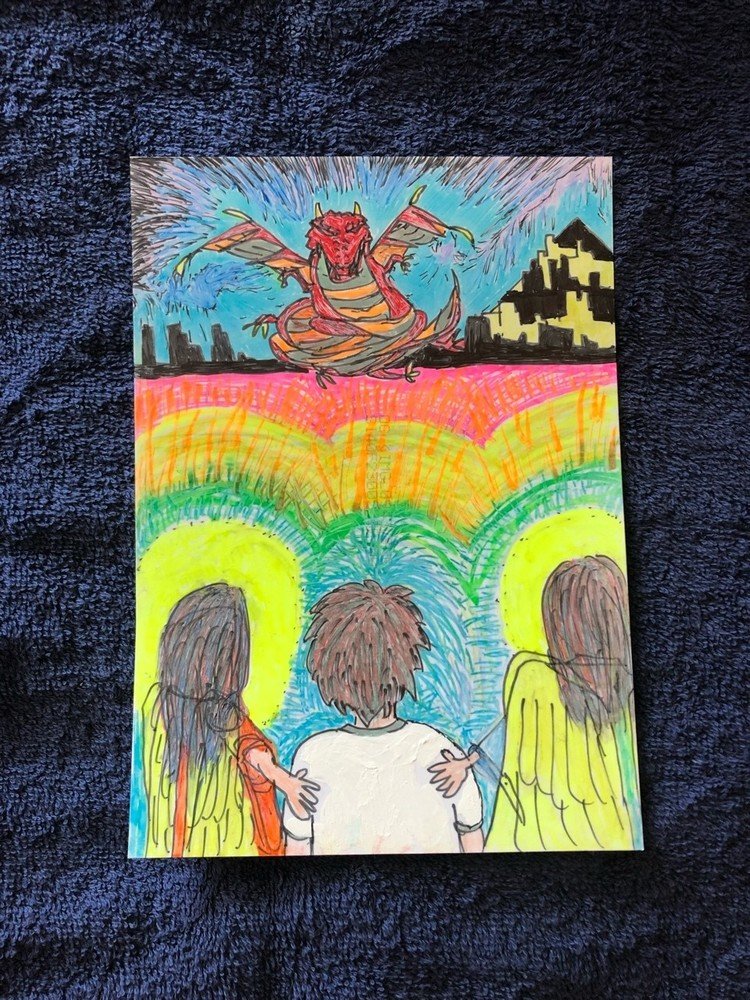 この絵は主人公に天使 
左ガブリエル 右 ミカエルが付き 
赤い龍 悪魔ルシファーに立ち向かうシーンになっています
龍は年老いた蛇を現し 悪魔を現しています
皆さん知っていましたか❓