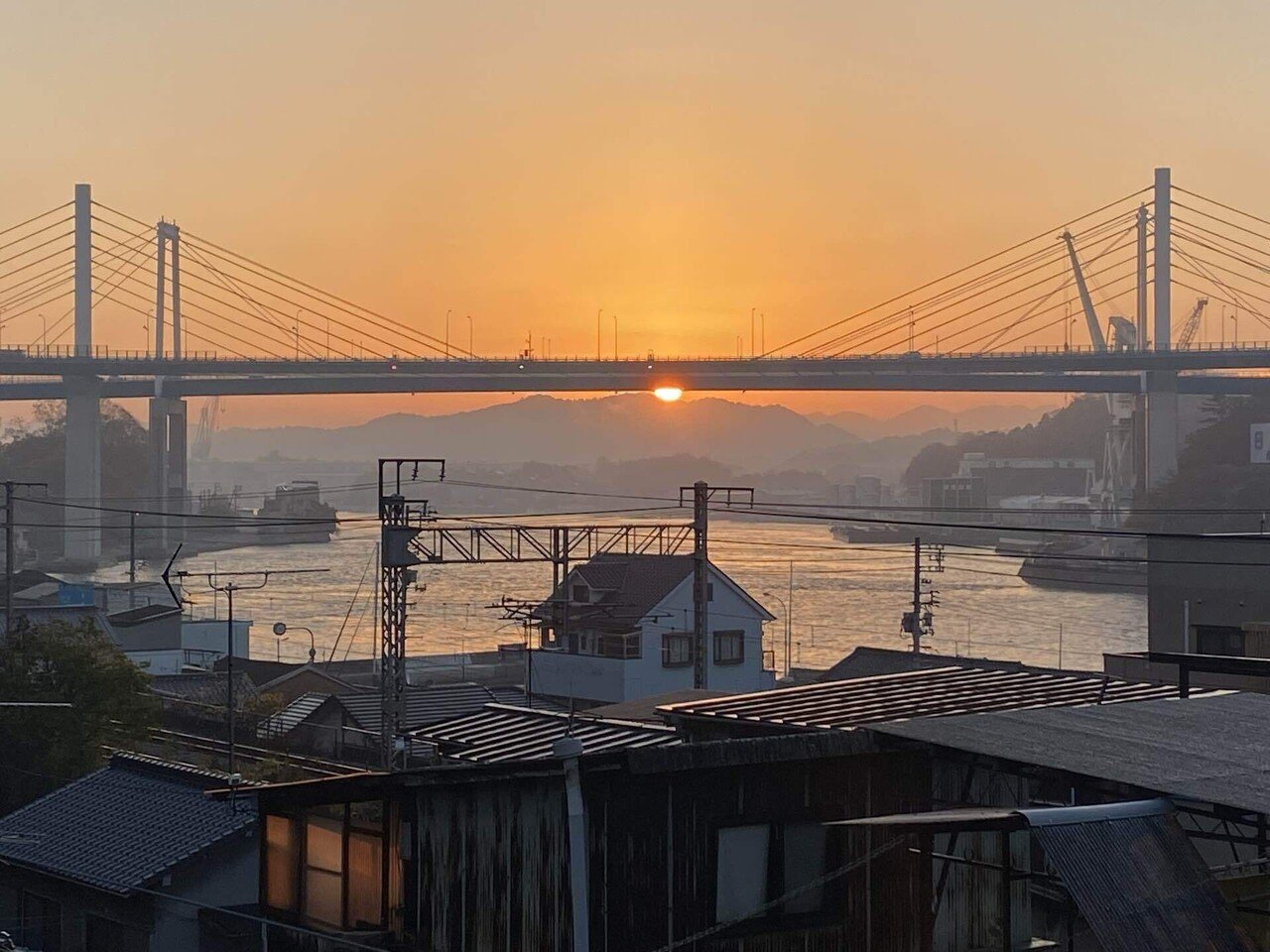 橋から昇った今朝の日の出|SOUNION