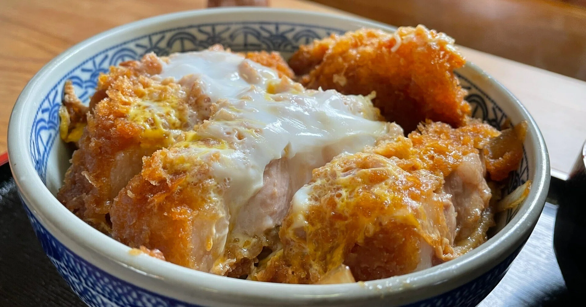 盛り付け図鑑2】記憶に残るカツ丼3選｜しおラボ＠飲食店の集客応援図書館