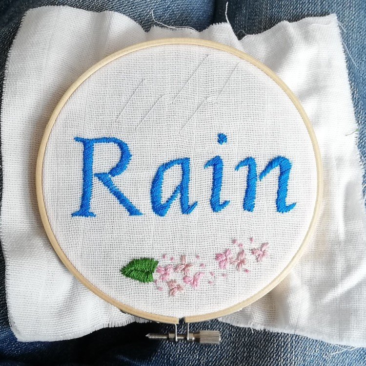 でーきた！なぜ「Rain」と刺繍したのかは、たぶん、そのうちに。