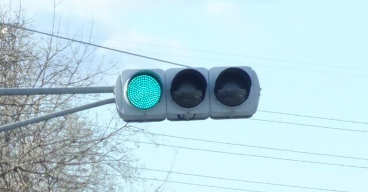 高崎市矢中町にあるオール星和電機厚型(3位灯・歩灯)｜光山祐弥の