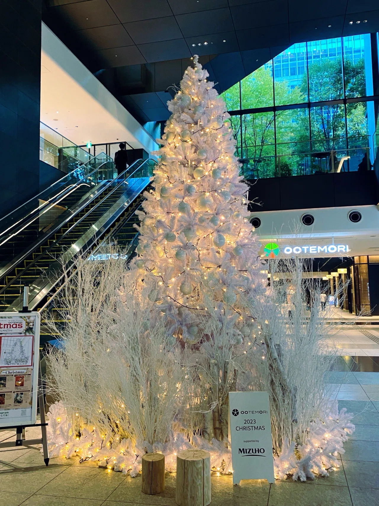   クリスマスツリー2023 2023クリスマスその12〜大手町｜ちょっちょ