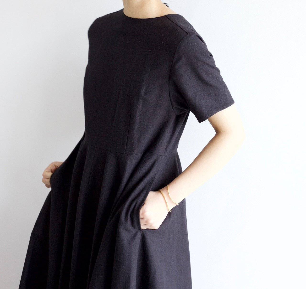 退屈な日常をドレスで踊れ【THE DRESS #00 本日販売開始】｜マール