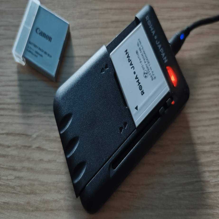 地味に便利！デジカメのバッテリーはUSB充電が正解だった件｜カイト