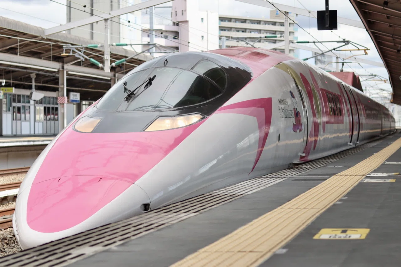 可愛さにメロメロ！「ハローキティ新幹線」で心躍る旅｜マサテツ