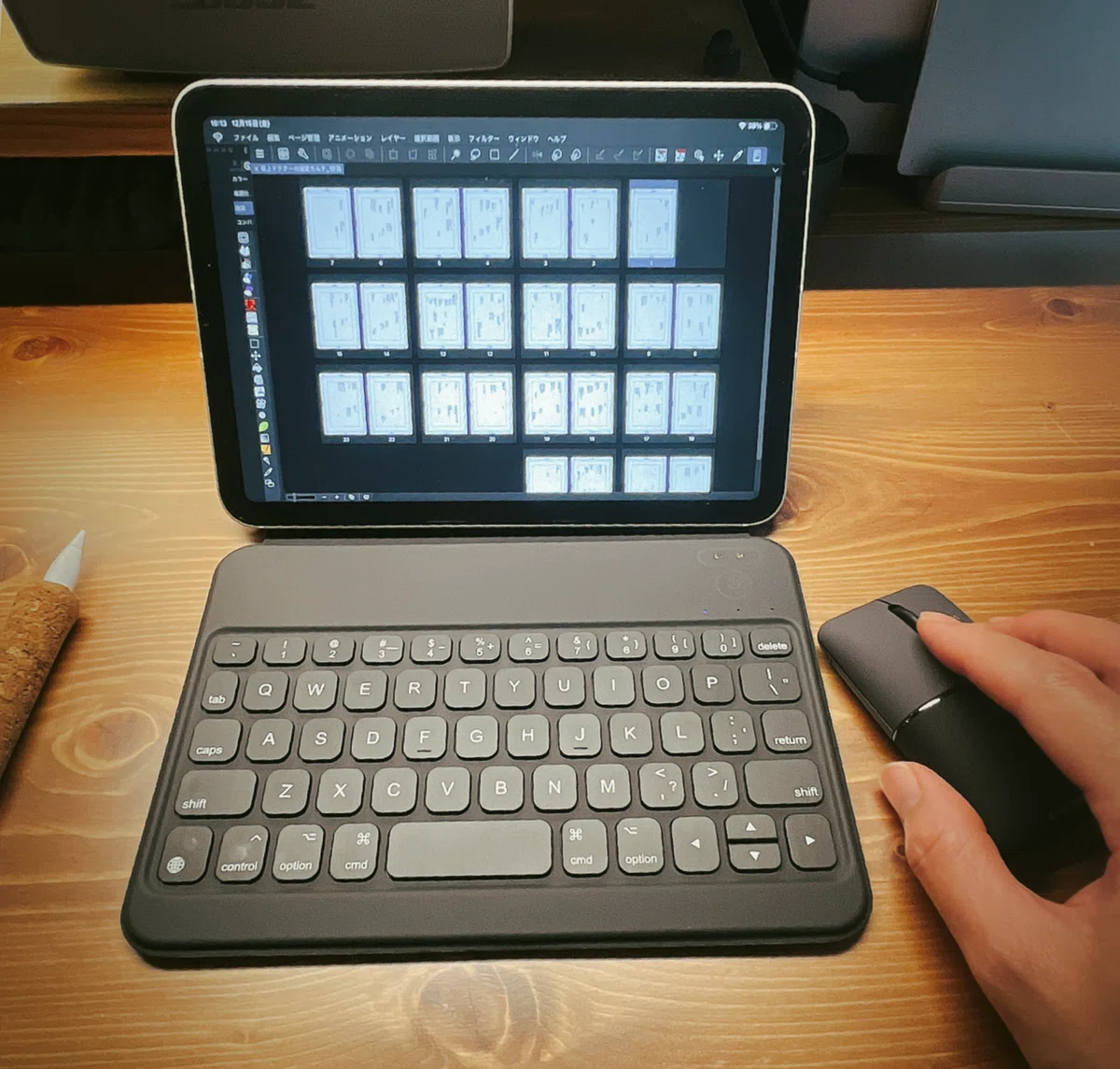 iPad mini6のキーボードとケースが合体したものと小さいマウスを購入