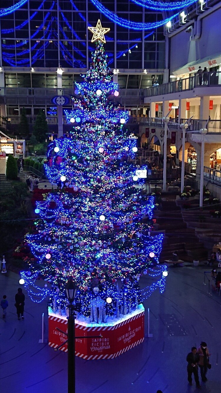 今年のものではないが札幌ファクトリーアトリウム内の灯り 今年は久し振りに観に行くよ😁